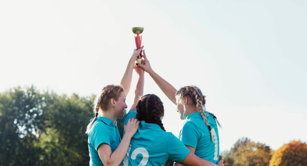 Pokal Team Maedchen scaled e1721308558940 Stempel Schilder Komischke